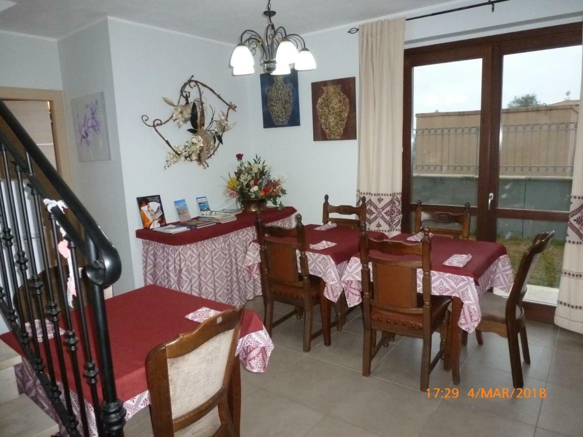 Bed and Breakfast Emozioni D'Estate Pula Exterior foto