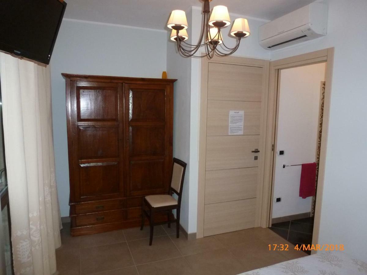 Bed and Breakfast Emozioni D'Estate Pula Exterior foto