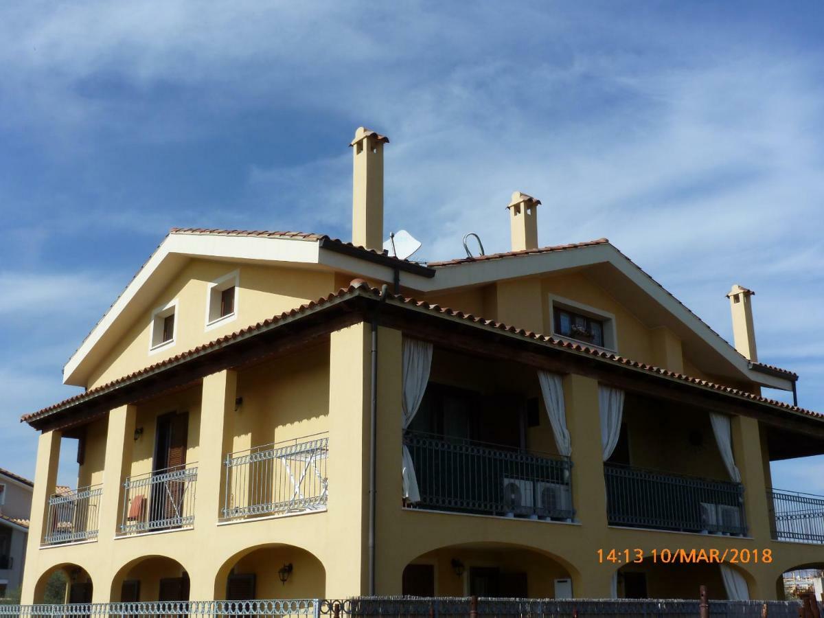 Bed and Breakfast Emozioni D'Estate Pula Exterior foto