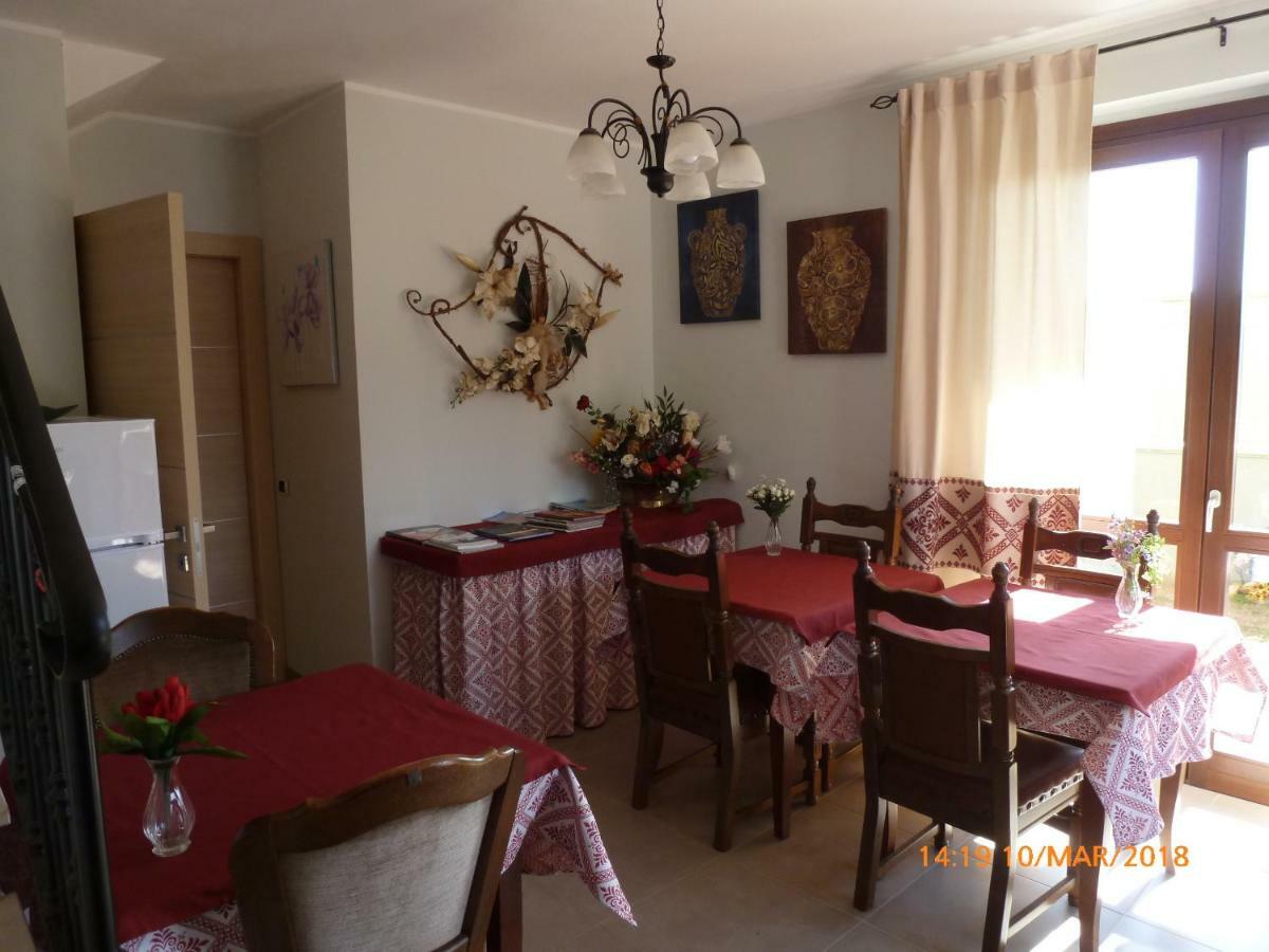Bed and Breakfast Emozioni D'Estate Pula Exterior foto